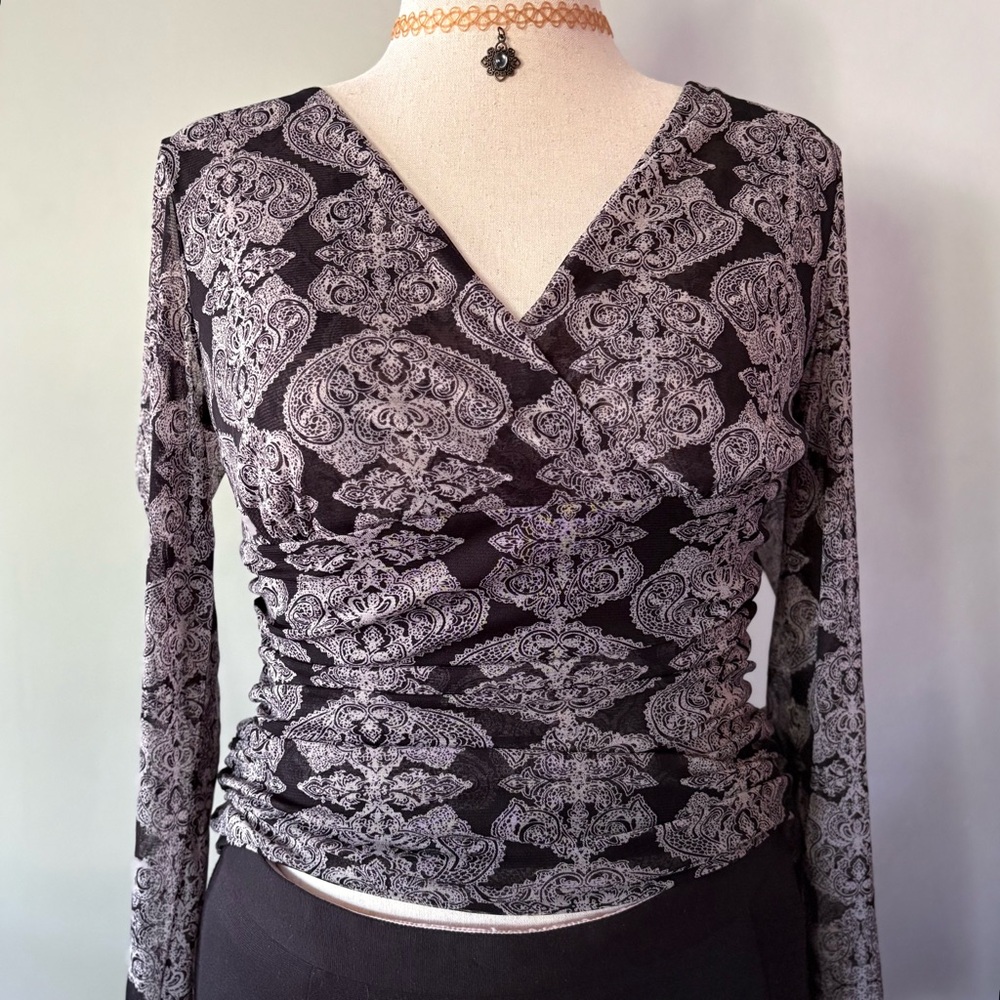 Black and gray paisley print long sleeve blouse with ruched sides